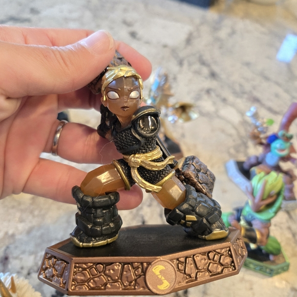 Skylanders Imaginators Switch Game And 16 Figurines - Picture 7 of 9